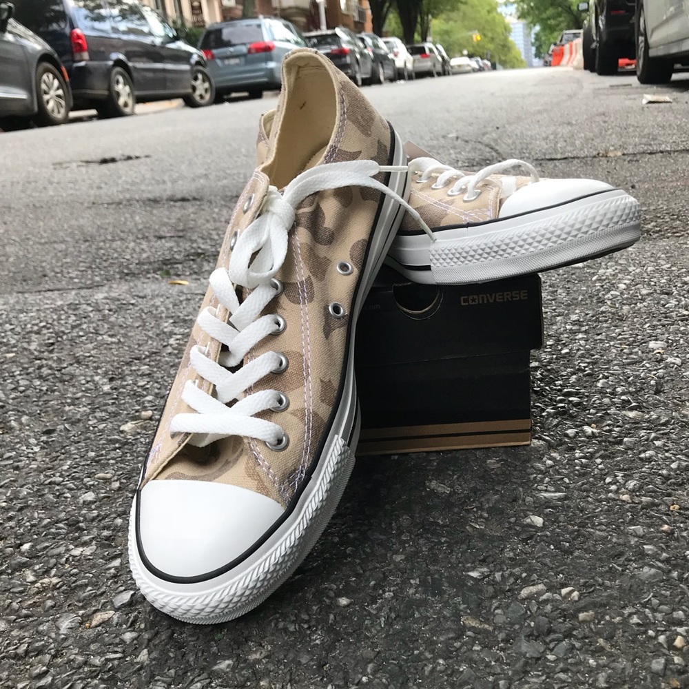 Converse Camo Low Size 10 men never worn